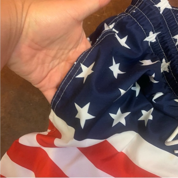 Mens Old Navy USA Flag Patriotic Swim Trunks - Picture 3 of 3